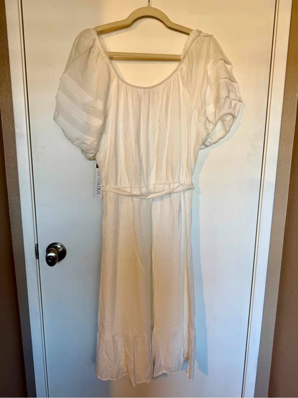 Women’s white size large dress White Women's Puff Sleeve